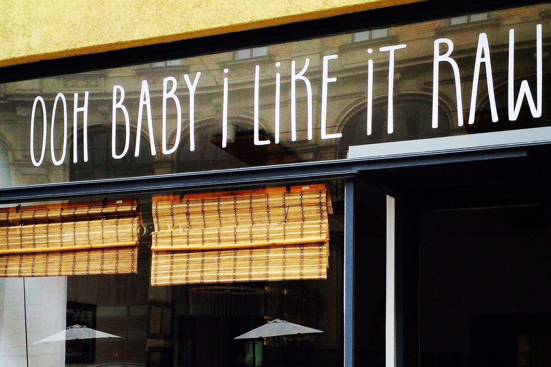 Ooh Baby I Like It Raw von außen